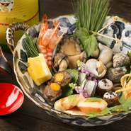 季節の食材をふんだんに使い、美味しさと美しさにこだわり、一つ一つを丁寧につくりあげた『八寸』。食感や味付け、彩りなどさまざまな和の心意気を感じていただける一皿だと思います。