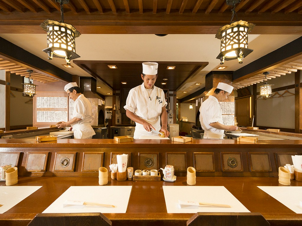 臨場感あふれるカウンターで過ごす、上質なひと時