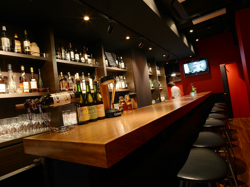 日常の喧騒を忘れられる、シックな大人の隠れ家