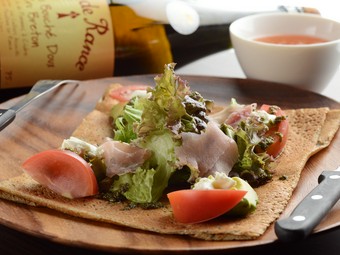 週変わりで様々なトッピングを楽しめる！　『本日のガレット』