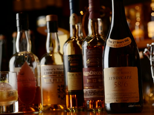 ウイスキーやワインの種類が豊富なので味比べも楽しめる！