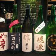 日本には『四季』があります。日本酒にもまた。
是非、その時々のお料理と共に様々な日本酒をお楽しみくださいませ。