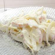 仙台駅西口の目の前にあり、時間を気にせず安心してワインを愉しめるお店です。大人が集うワインラウンジとして、寛ぎの時間を提供します。