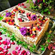 系列店のパティスリーCafe Astiy　パテシエ佐々木がつくるオーダーウェディングケーキは圧巻！