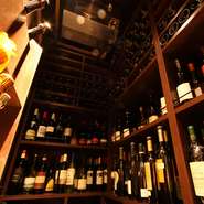 今まで出合った中でとっておきの1本は、「DRC リシュブール 1999」。果実味に富んだ魅惑的なフランス産の赤ワインです。百の花の香りを集めてきたような香りと果実味に溢れるリッチな味わい。ぜひお試しください。
