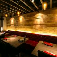 普段使いはもちろんですが、記念日などの特別な日のデートやご褒美ディナーにもおすすめ。良質なワインとそれに合った料理を食べられるお店らしく、非日常の空間を演出するサービスでお出迎えいたします。