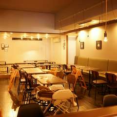 お洒落な店内でゆったりお過ごしいただけます。