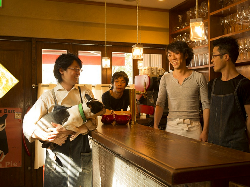 和気あいあいの店の空気が、心地良いサービスでゲストにも伝染
