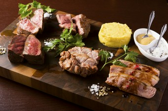 これぞ肉イタリアンの真骨頂『スーパーCARNEYAオールスターズ』