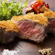 時の恩恵を一身に受けた当店自慢の熟成牛の厚切りカツレツです。180g：4800円／＋50g毎1200円