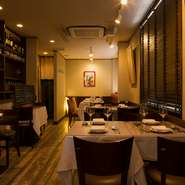 記念日などの特別な日のディナーでも、仕事帰りや二軒目にふらっと立ち寄ることもできる使い勝手の良さ。