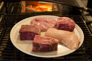 熟成肉を筆頭に、それぞれの肉に適した味わい方を提案