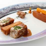 宮崎県産の食材を意識して使用していますが、なかでも川南産の「島豚」はヨーロッパのバスク豚に近い味わい。香りが控えめで上品な肉質が魅力。塩と胡椒でシンプルにグリエするだけで、その旨みが堪能できます。