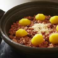 どうぞ、お気軽にお伝えくださいませ。
無料でデザートをアップグレードさせて頂きます。
別注文で季節のお赤飯などもご用意させて頂いております。（朱杯のご用意もさせて頂いておりますお申しつけ下さい）