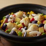 季節ごとに旬の厳選食材にて
お料理や、締めの土鍋ご飯をご用意致しております。
