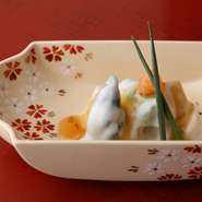 【ディナー懐石16000円】お料理6品／食事／デザート
旬の食材で仕立てた軽めのコースとなっております。お料理は旬の素材を厳選し味わいを引き出す調理法にて、季節を感じていただけるお料理をご提供しております。