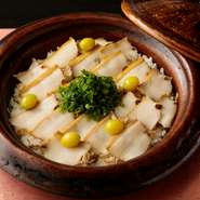 【ディナー特選懐石30000円】
厳選された旬の食材を贅沢に仕立てます
お料理の量や お好きなもの、苦手なもの等お聞かせください。