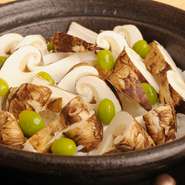 230000円（サ別）松茸文化揚げ、土瓶、焼松、松茸御飯など
30000円（サ別）松茸文化揚げ、土瓶、炭焼松、松すき鍋、松茸御飯など
35000円（サ別）松茸文化揚げ、土瓶、炭焼松、松すき鍋、松ふらい、松茸御飯など