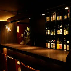 夜の街、銀座でも個性を放つ、大人の隠れ家