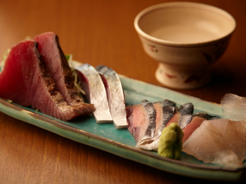 地の利を生かした、新鮮なお刺身も人気あり