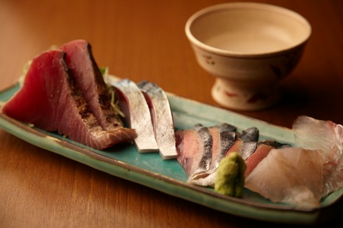 地の利を生かした、新鮮なお刺身も人気あり