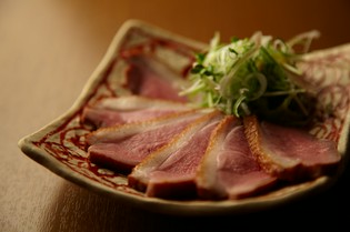 自ら燻製にする『カモベーコン』