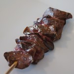 丁寧に血管を取り除いているので臭みが全くありません。フォアグラのようなレバー焼き、苦手な方にこそぜひ一度お試しください。