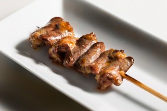 比内地鶏の力強い味を実感できる希少串『極上はつ』