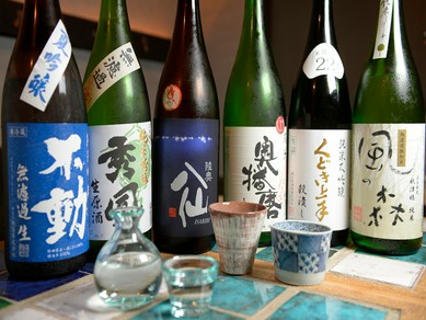 その日の気分や料理に合わせて日本酒をチョイス