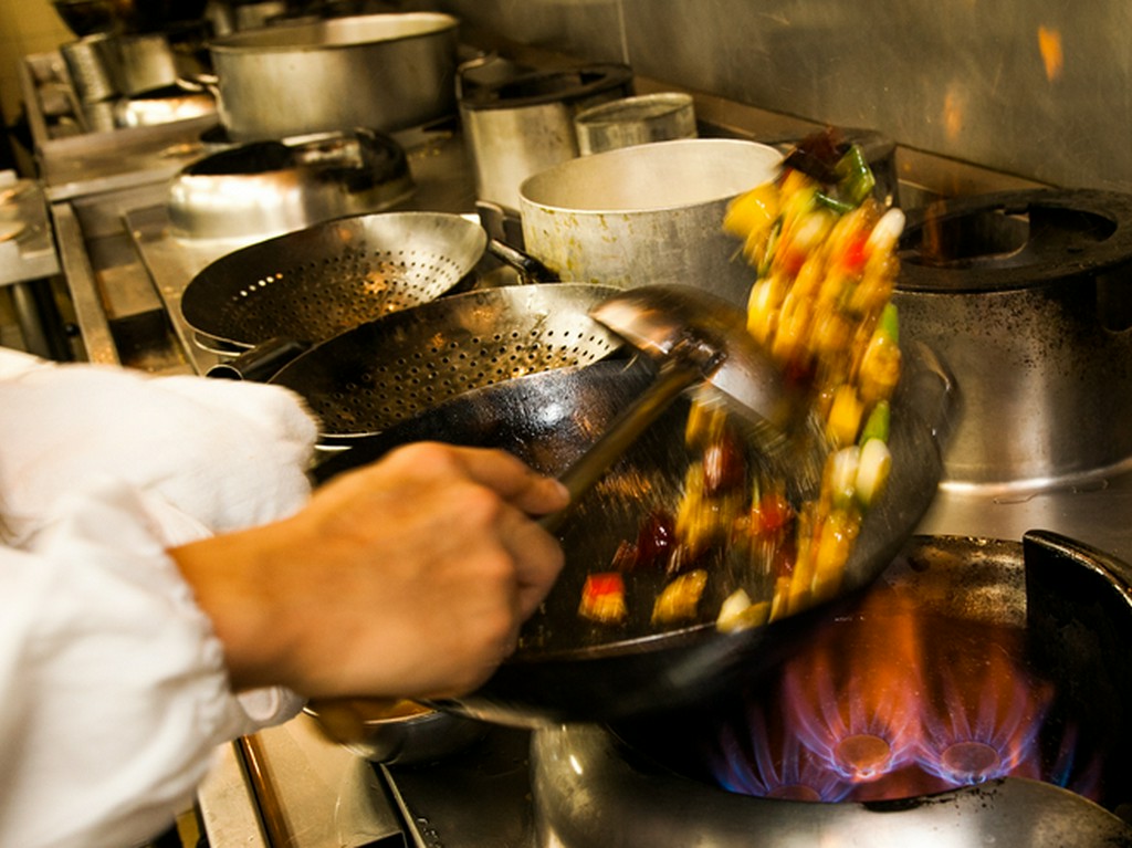 強火を使い、旨みを閉じ込める調理の技