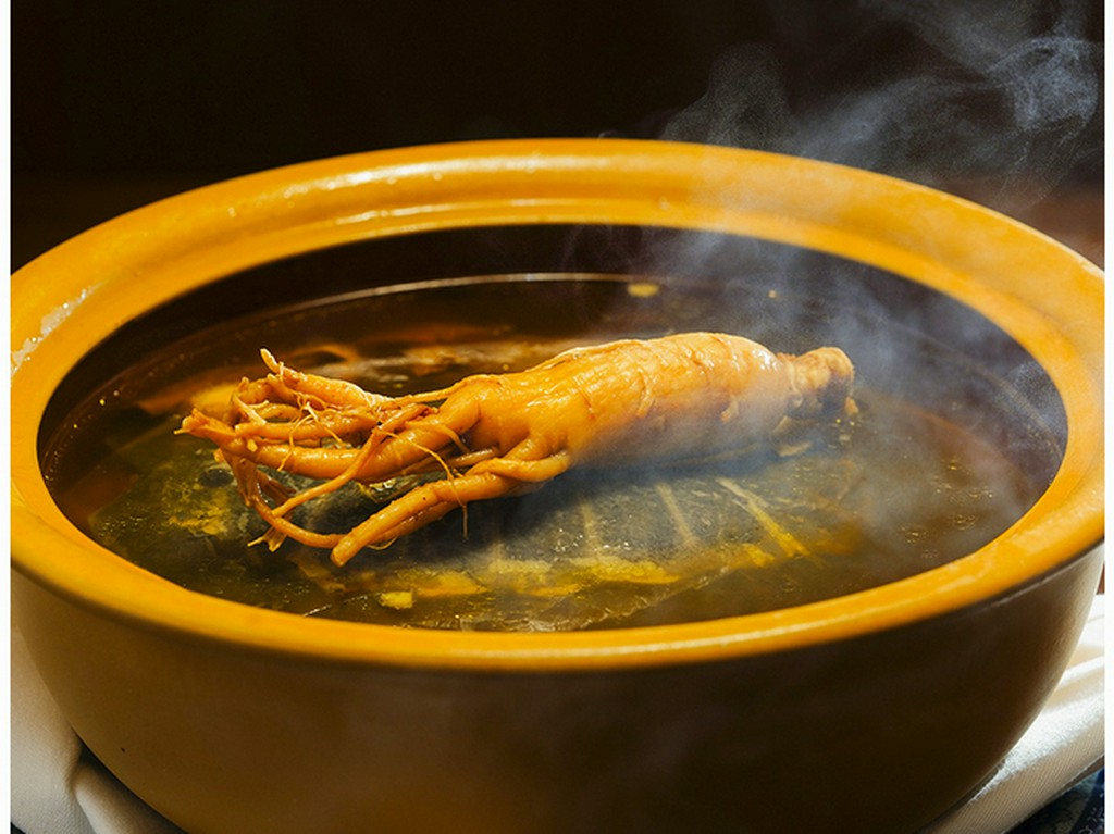 烏骨鶏とスッポンの薬膳スープ