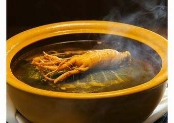 烏骨鶏とスッポンの薬膳スープ