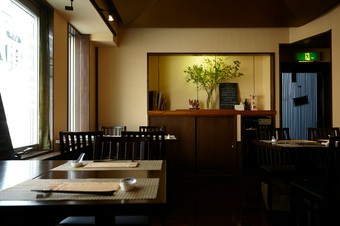 季節やテーマを考慮して生み出すシェフのおまかせコースが人気