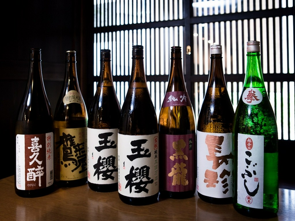 季節ものなどお料理に寄り添う日本酒をおすすめします