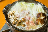 前日までのご予約制！鶏の濃厚な白湯スープと、もも肉とつくねお野菜で身体があたたまるお鍋。
(2人前より)
■天草の九絵鍋1人前5500円(雑炊付き)1人前からご用意できます。