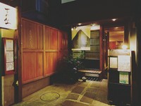 日替わりで季節のものを取り入れたお料理をお出ししています。熊本直送の馬肉や天草のお魚などは常にご用意できるように心がけておりますが、天候などにより入らない場合もございますのでお問い合わせくださいませ。