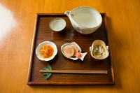 お酒のおつまみを三点盛り合わせたもの。
