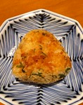 じゃこと大場・香ばしさで風味豊かな焼きおにぎりです。