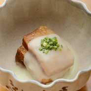 じゃがいもベースで、かつおだしとバターという斬新なメニュー