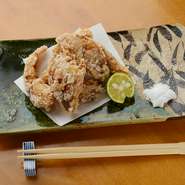 歯ごたえが絶妙な『生エイヒレ唐揚げ』