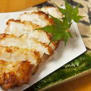 自家製さつま揚げです。ふわふわの中に季節を感じる逸品です。