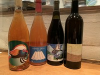 女将の地元、山形ワインを中心に吉乃坐のお食事と楽しんでいただきたい日本ワインをご用意させていただいております。日本の食と日本のお酒を応援しています！日本ワインを是非。