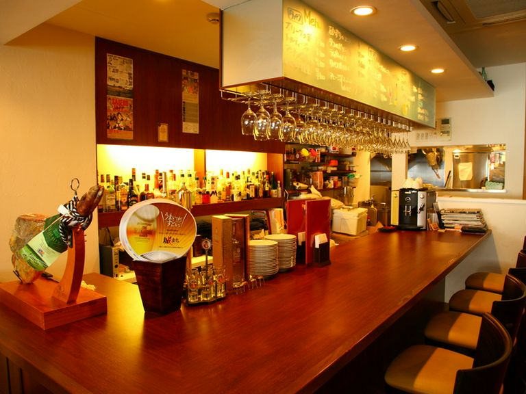 仕事や買い物帰りの「ちょい飲み」や、カフェ利用もできる立地