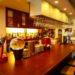 仕事や買い物帰りの「ちょい飲み」や、カフェ利用もできる立地