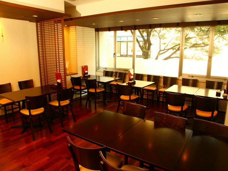 不定期で、フラメンコや生バンドのライブも開催されています