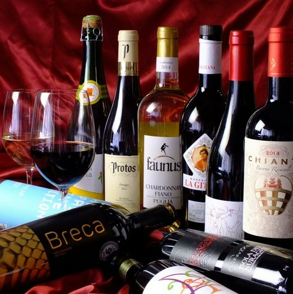 スペインを中心に赤、白、スパークリング、多数取り揃えてます。