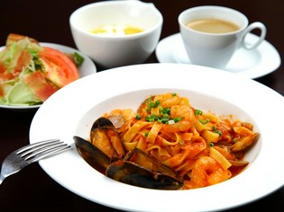 地元産の「野菜」や、天草・御所浦町の「海産物」