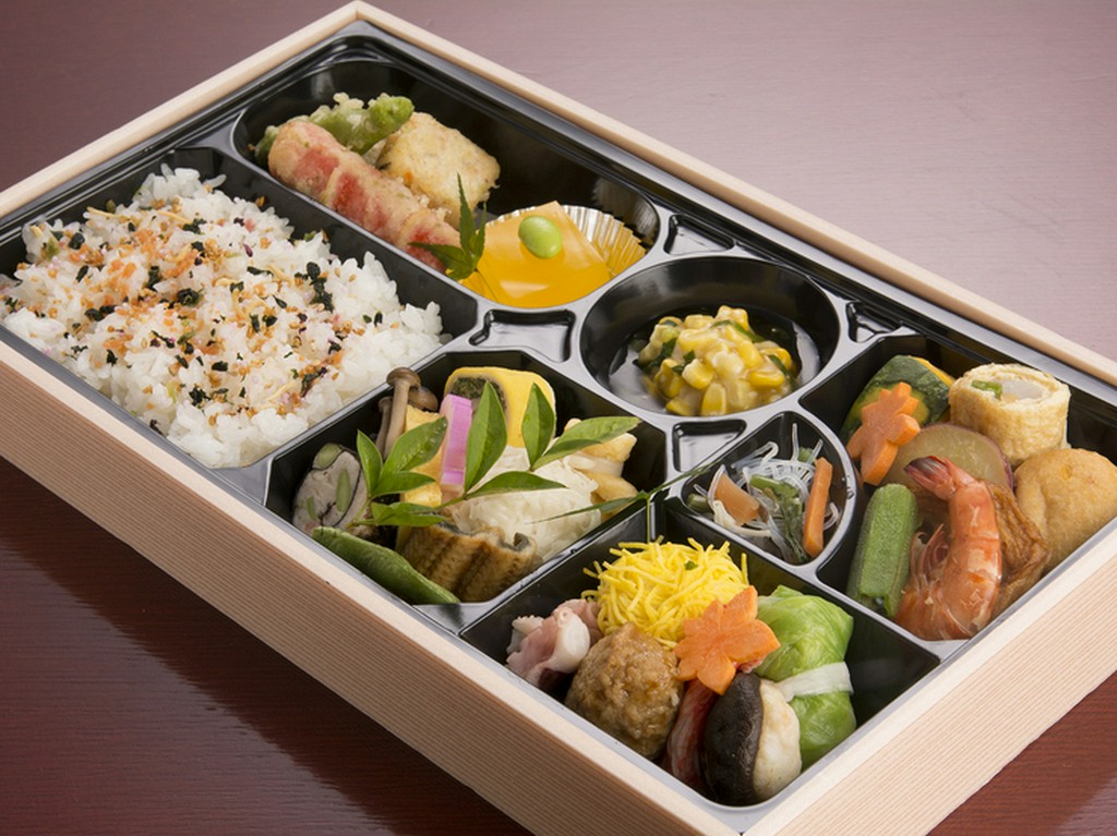 開けてうれしい、色とりどりの美味『季節の会席お弁当』