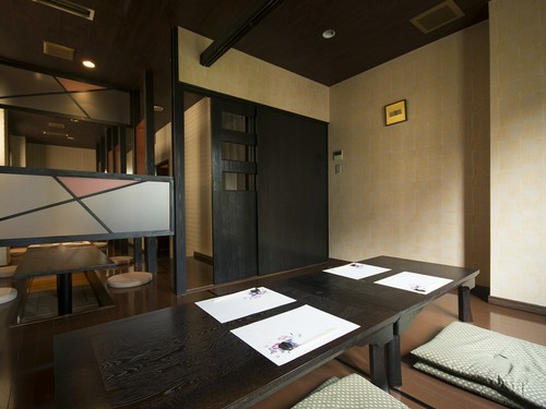 テーブル席、掘り炬燵席、個室風席などシーンに合わせて選べます