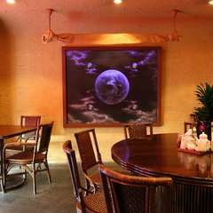 ゆったりとしたスペースが魅力、洒落た雰囲気の店内